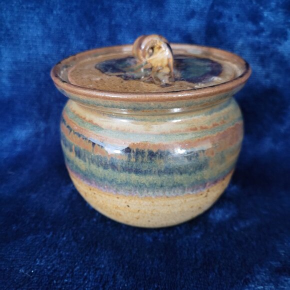 Pottery pot with lid - Picture 3 of 11